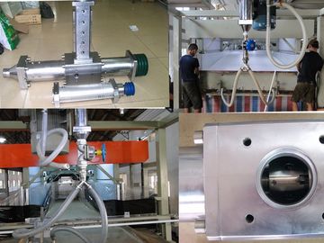 横の低圧の泡機械、Japanessポンプを搭載する適用範囲が広いウレタン フォーム機械